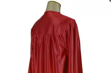 Tenue satinée lie de vin-vue de dos